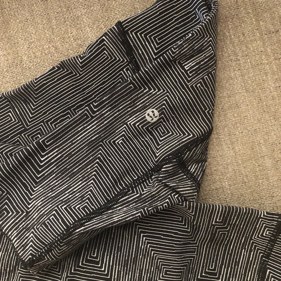 Lululemon crop size 6 - Picture 2 of 3